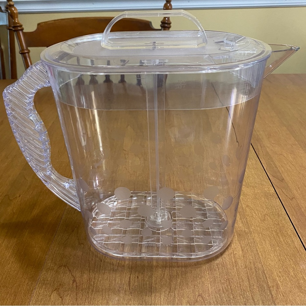 Pampered Chef quick stir gallon/4 quart plastic pitcher
